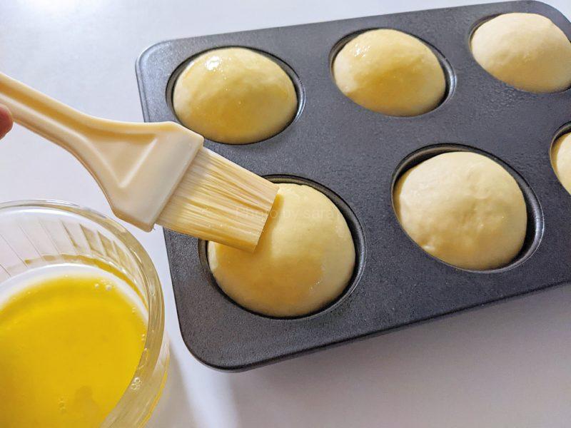 シュガーバターパン　マフィン型　レシピ　簡単　菓子パン生地